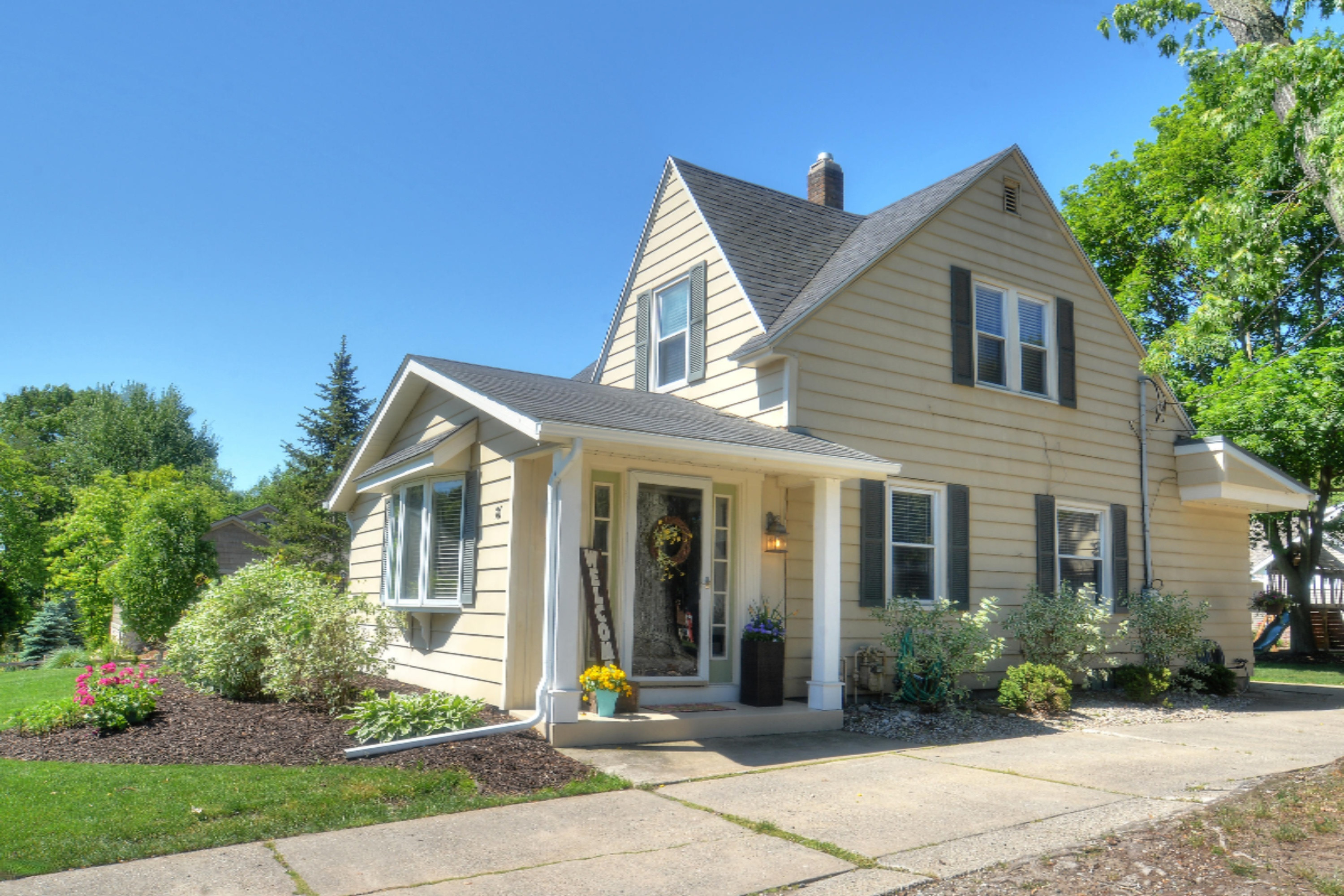 76 Country Club Road Holland, MI 49423 - Photo 1 of 21 exterior entry