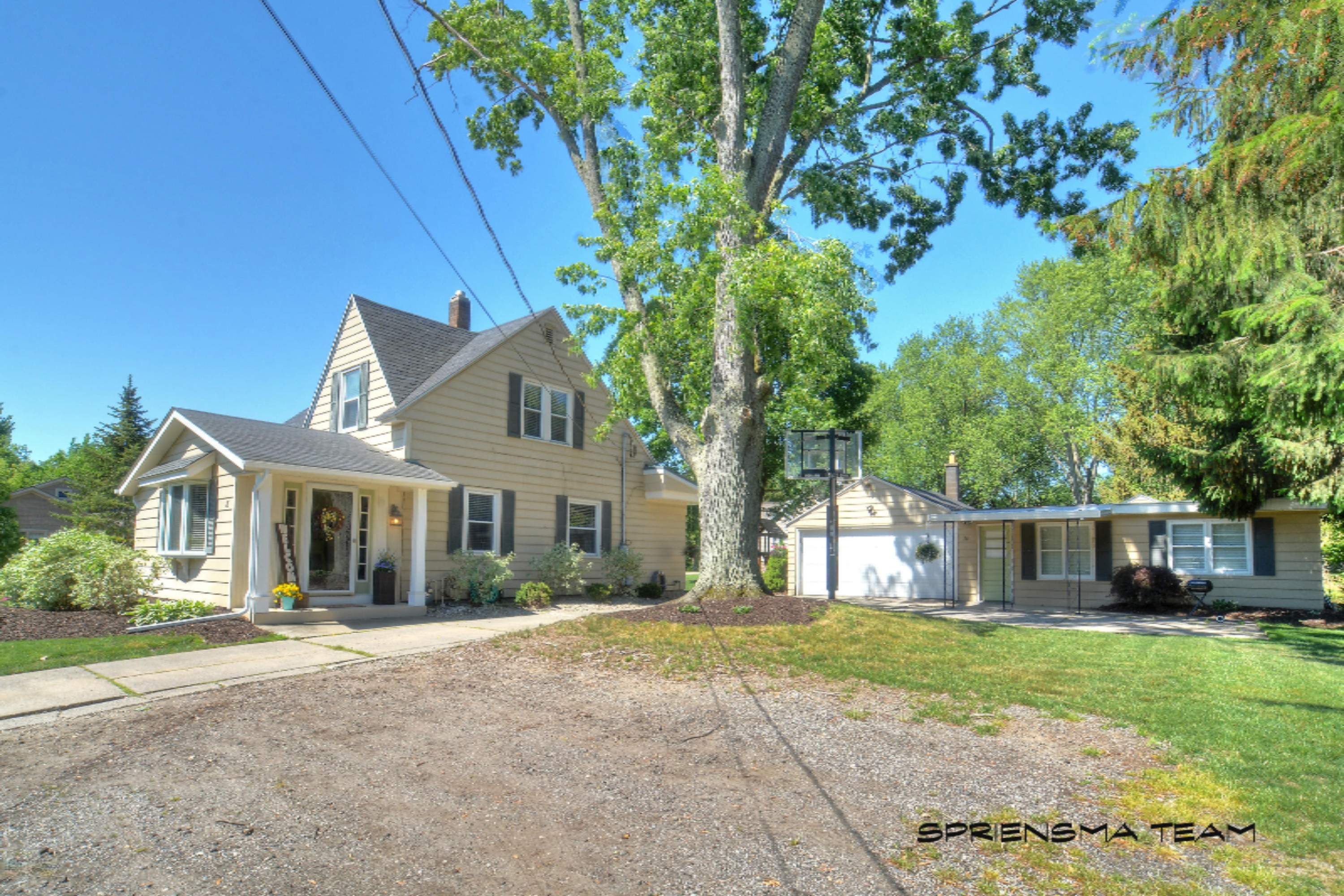 76 Country Club Road Holland, MI 49423 - Photo 2 of 21 exterior