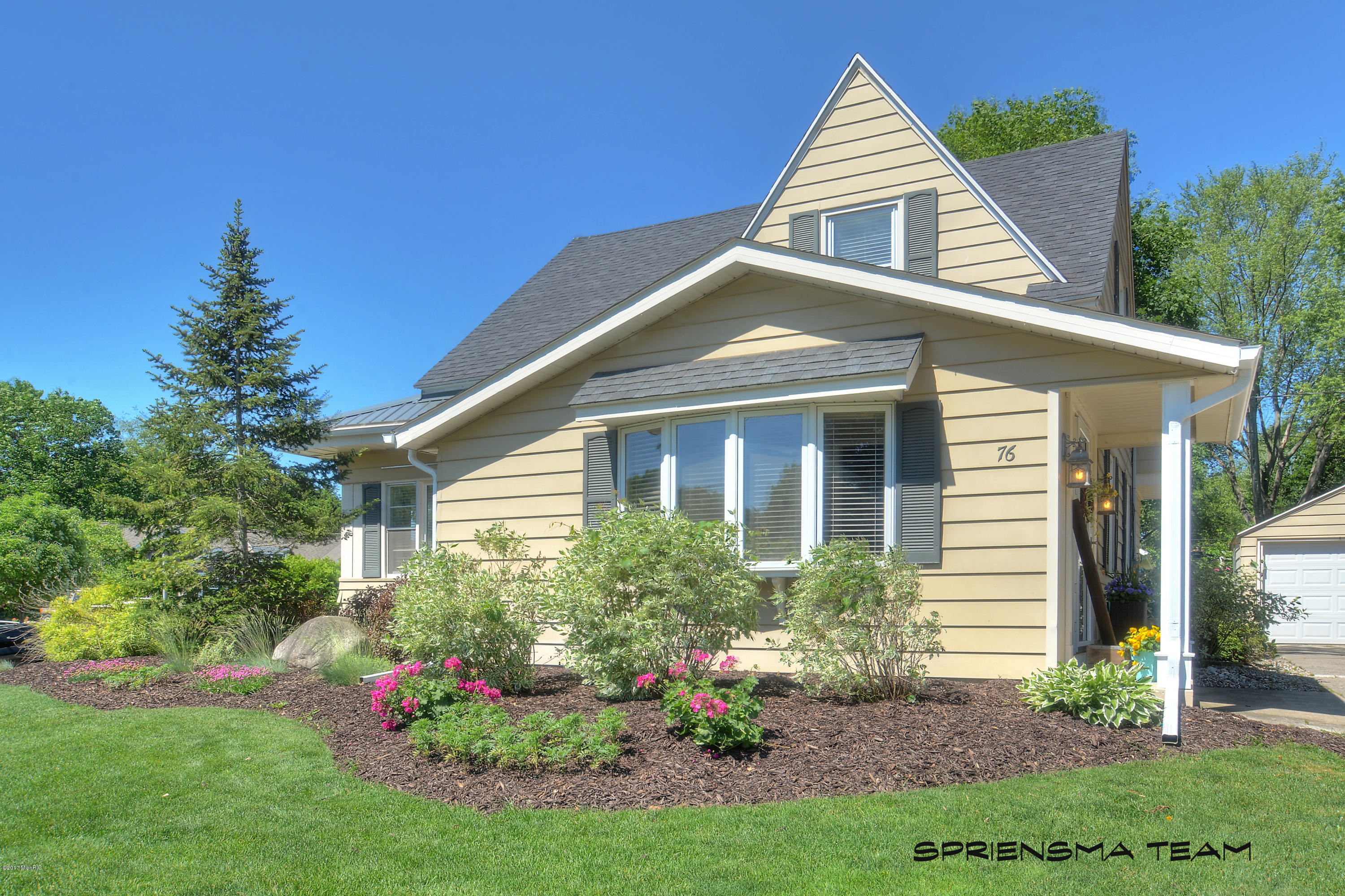 76 Country Club Road Holland, MI 49423 - Photo 3 of 21 front