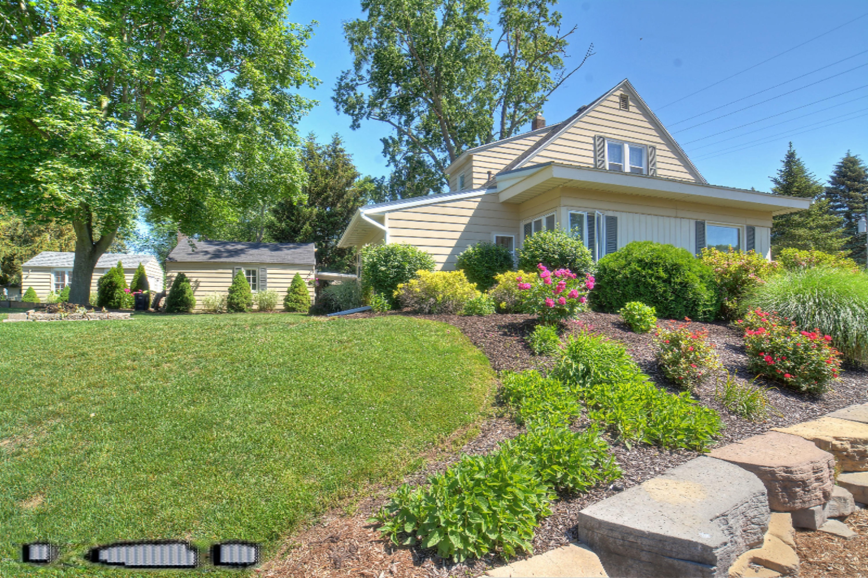 76 Country Club Road Holland, MI 49423 - Photo 4 of 21 side