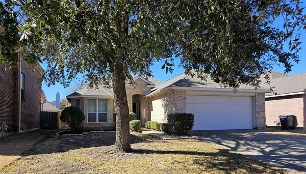 $284,500 | 6622 Fairglen Drive, Arlington, TX 76002