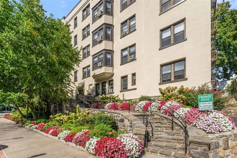 $189,000 | 56 Pondfield Road West, Unit A, Bronxville, NY 10708