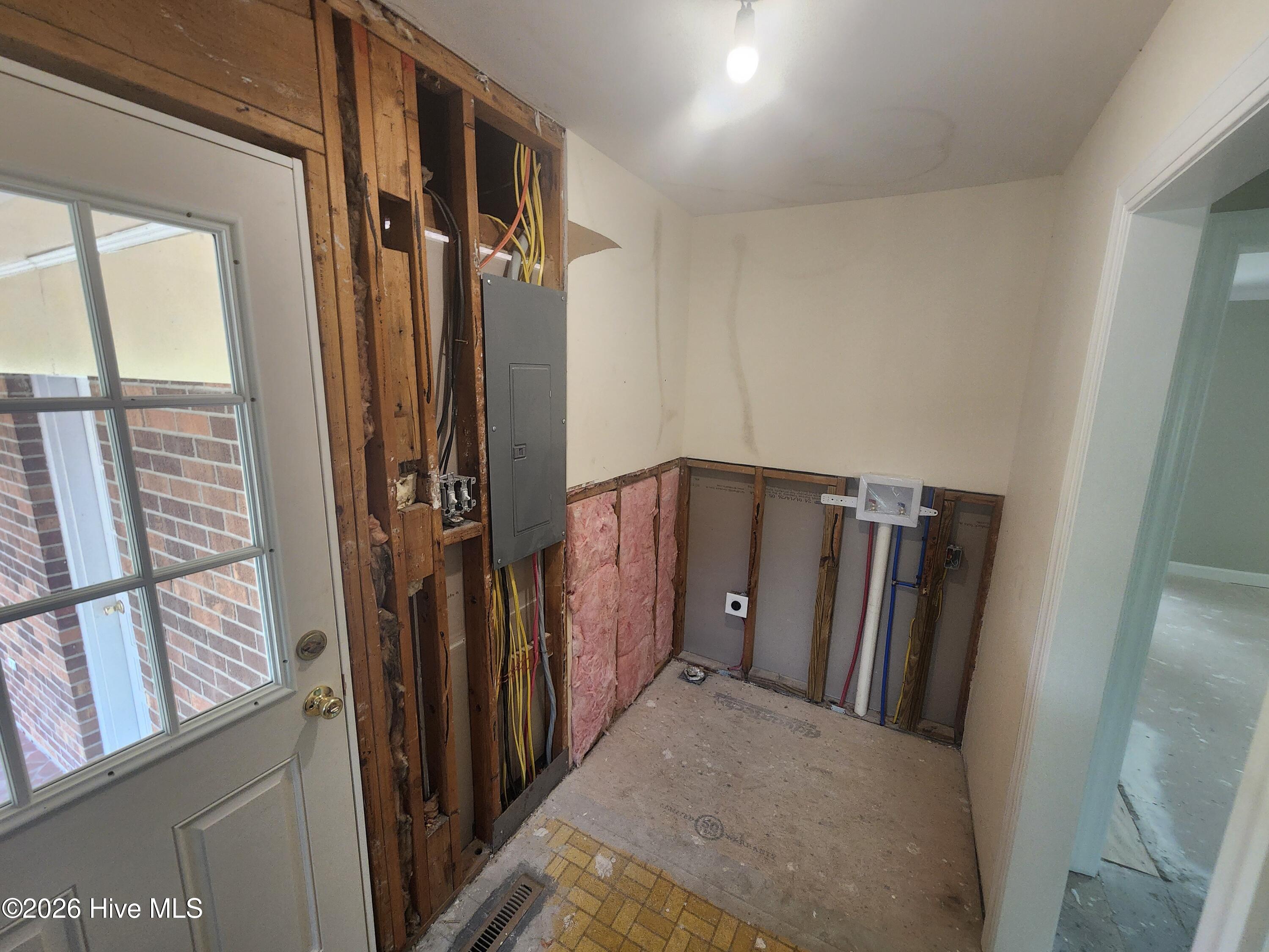4338 Grifton Hugo Road Grifton, NC 28530 - Photo 28 of 55 Laundry/Side Door Entrance