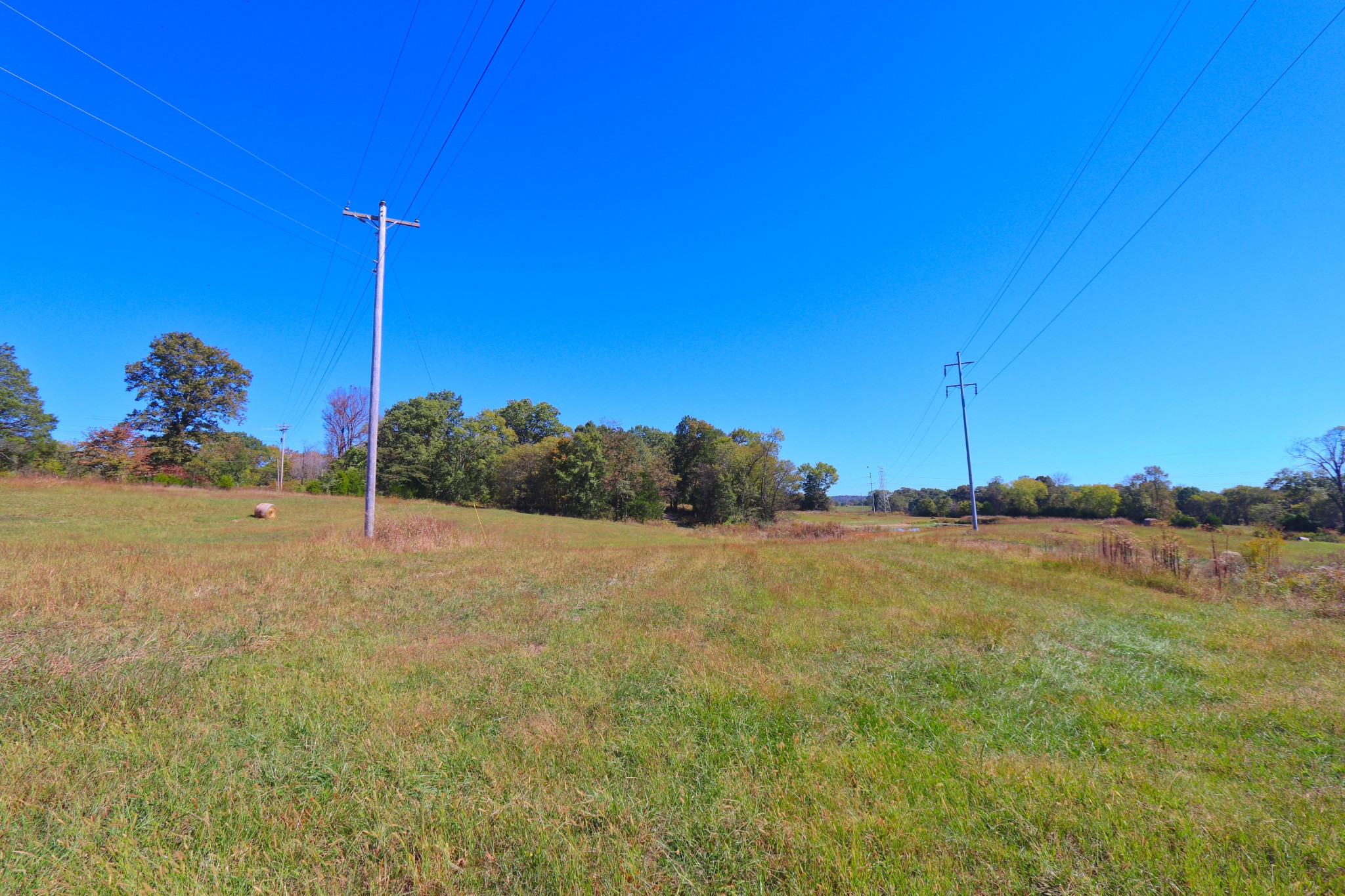 485 C Canoe Branch Road Castalian Springs, TN 37031 - Photo 26 of 29 a view of a large body of water with a house in the background