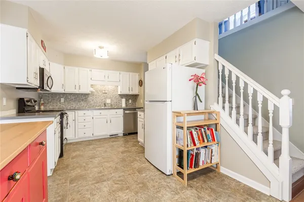 $299,900 | 28 Hamlin Drive, Canandaigua City, NY 14424