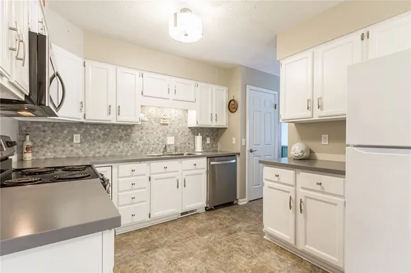 $299,900 | 28 Hamlin Drive, Canandaigua City, NY 14424