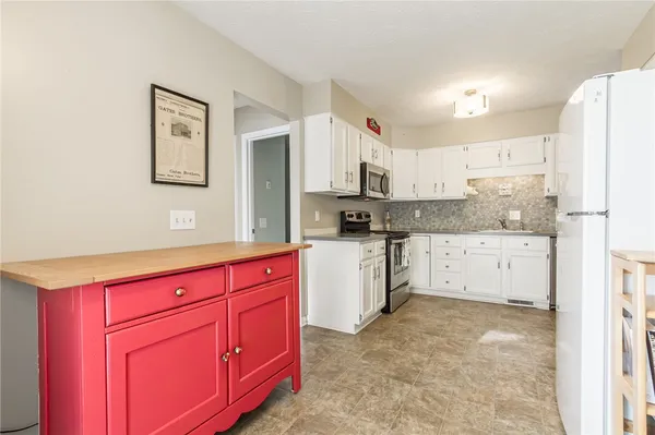 $299,900 | 28 Hamlin Drive, Canandaigua City, NY 14424