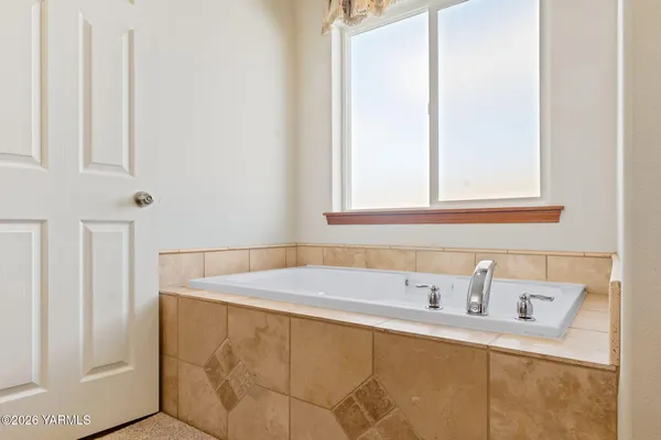 $539,000 | 814 Trout Lake Court, Yakima, WA 98901