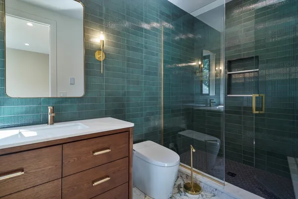 $2,299,000 | 2042 West Berteau Avenue, Chicago, IL 60618