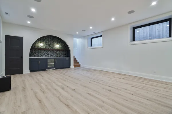 $2,299,000 | 2042 West Berteau Avenue, Chicago, IL 60618