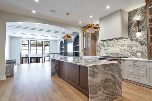 $2,299,000 | 2042 West Berteau Avenue, Chicago, IL 60618