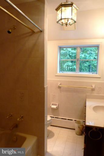 415 S Road Baltimore, MD 21208 - Photo 16 of 28 Bath