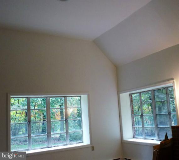 415 S Road Baltimore, MD 21208 - Photo 8 of 28 Living Room
