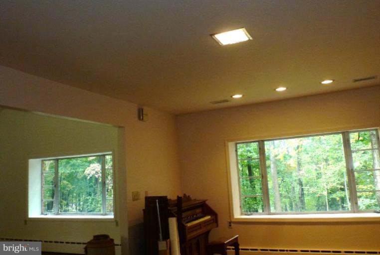 415 S Road Baltimore, MD 21208 - Photo 10 of 28 Interior (General)