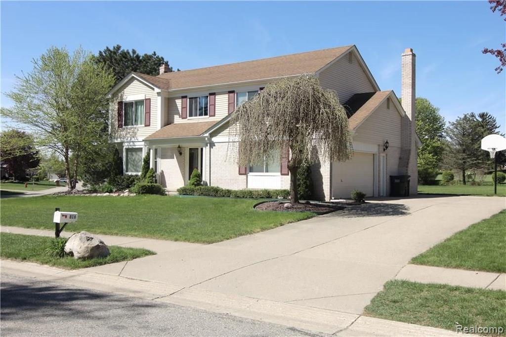 816 Hampton Circle Rochester Hills, MI 48307 - Photo 2 of 35