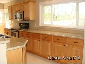 1704 Mound Road Jacksonville, IL 62650 - Photo 3 of 6 Gallery Image 3