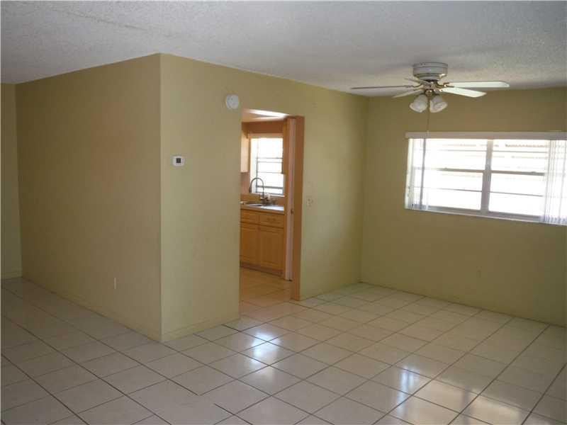 8898 Southwest 6th Street Boca Raton, FL 33433 - Photo 5 of 13 Living Room