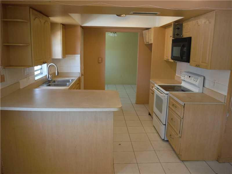 8898 Southwest 6th Street Boca Raton, FL 33433 - Photo 6 of 13 Kitchen