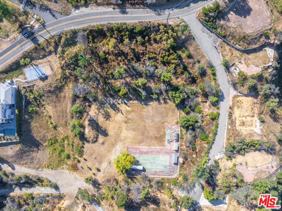570 Schueren Road Malibu, CA 90265 - Photo 28 of 29