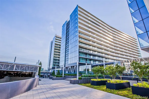 $3,350 | 131-05 40 Road, Unit 15R | Flushing