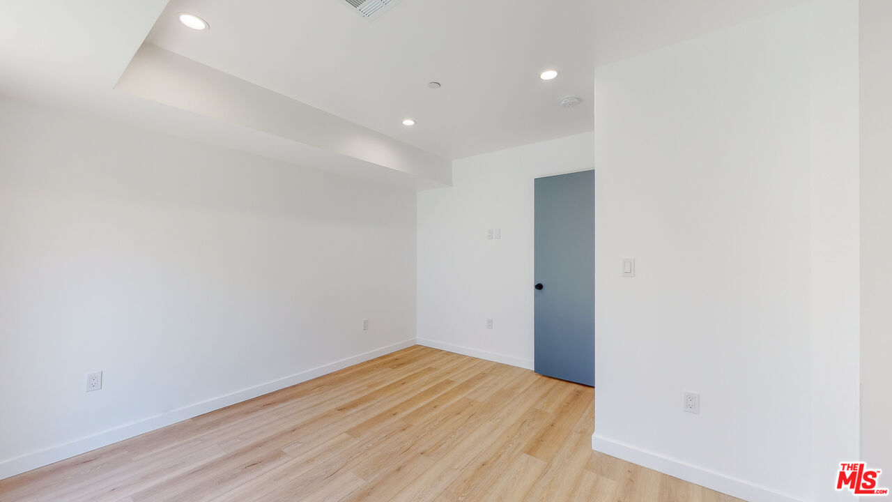 2331 Hauser Boulevard Los Angeles, CA 90016 - Photo 11 of 36