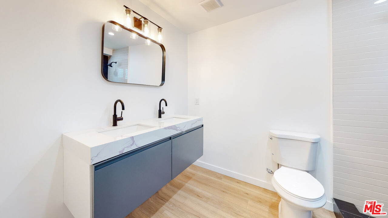 2331 Hauser Boulevard Los Angeles, CA 90016 - Photo 12 of 36