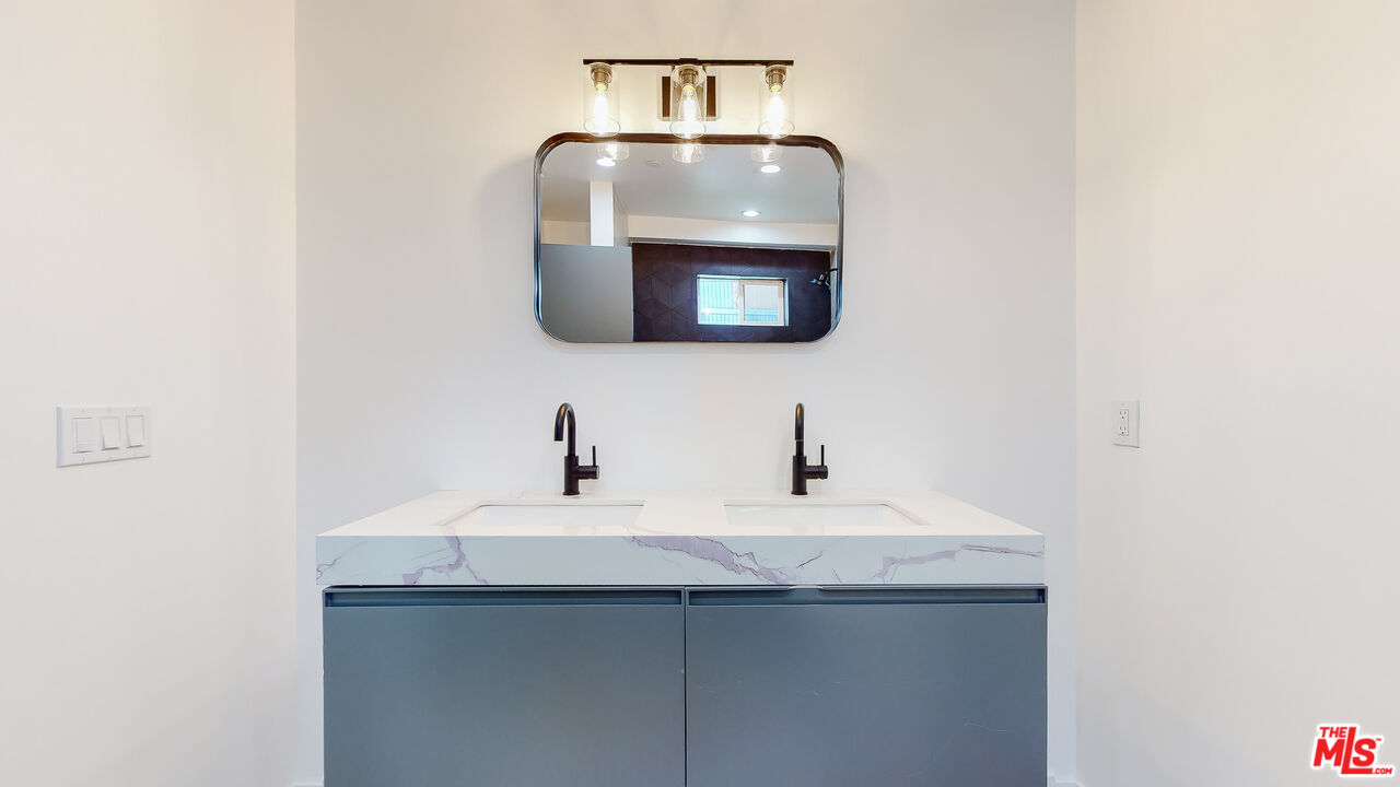 2331 Hauser Boulevard Los Angeles, CA 90016 - Photo 14 of 36