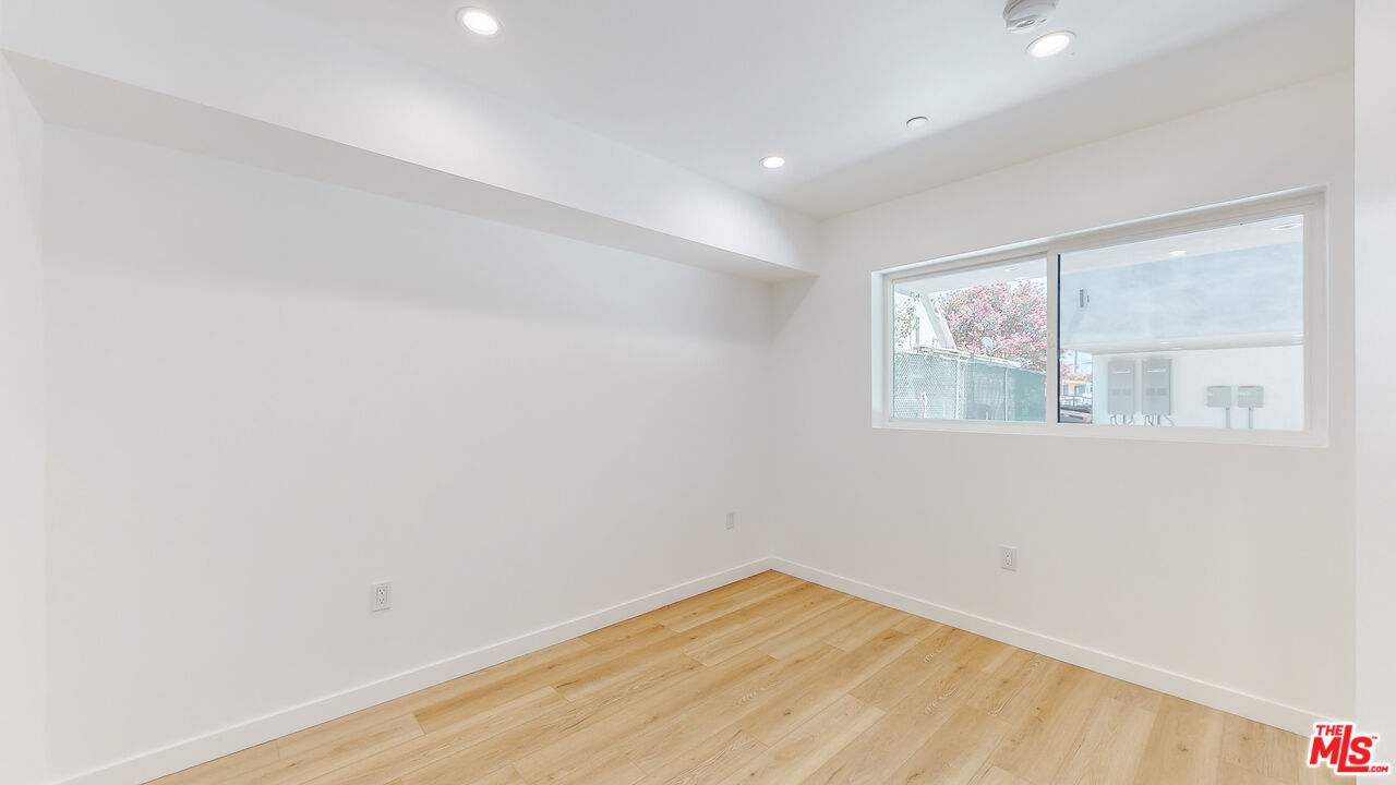 2331 Hauser Boulevard Los Angeles, CA 90016 - Photo 15 of 36