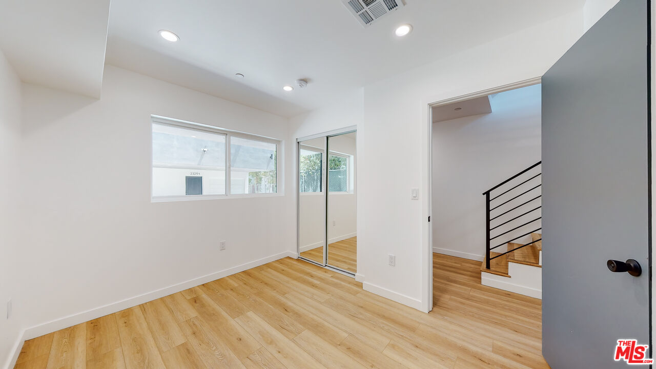 2331 Hauser Boulevard Los Angeles, CA 90016 - Photo 16 of 36