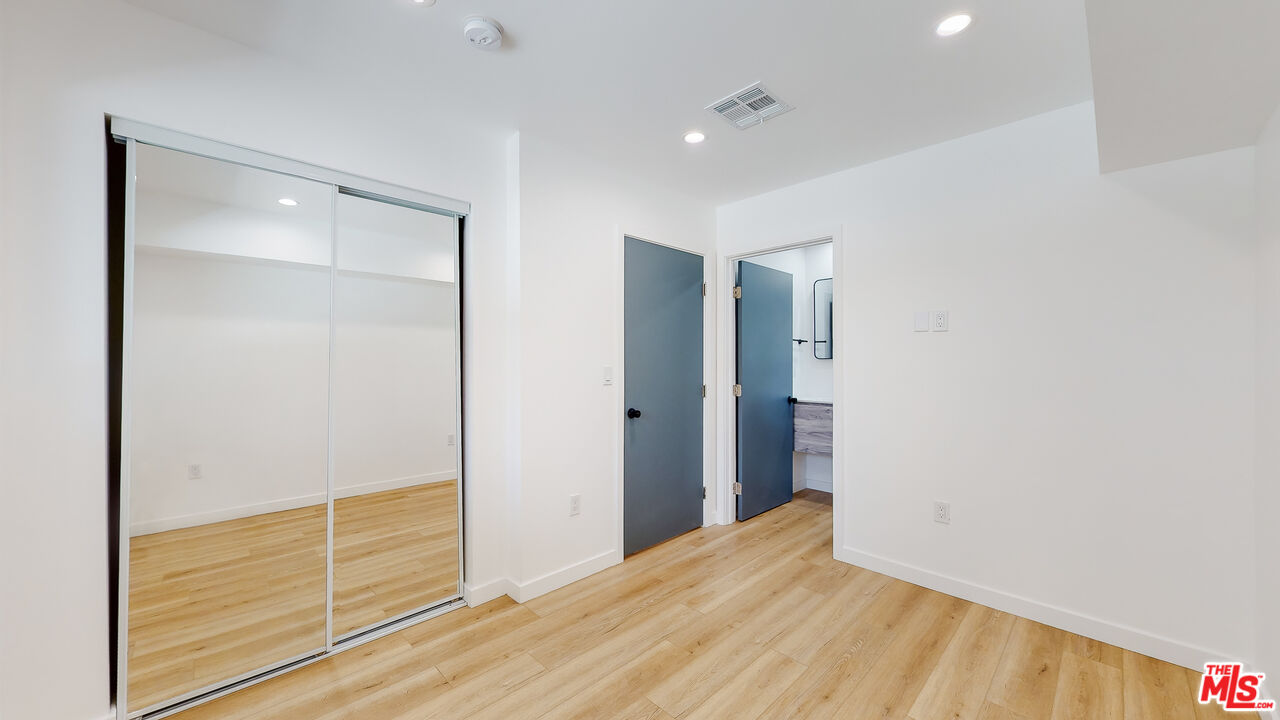 2331 Hauser Boulevard Los Angeles, CA 90016 - Photo 17 of 36