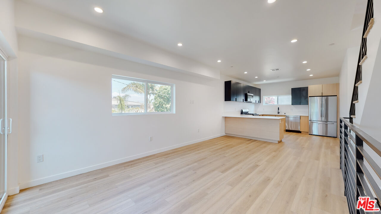 2331 Hauser Boulevard Los Angeles, CA 90016 - Photo 2 of 36