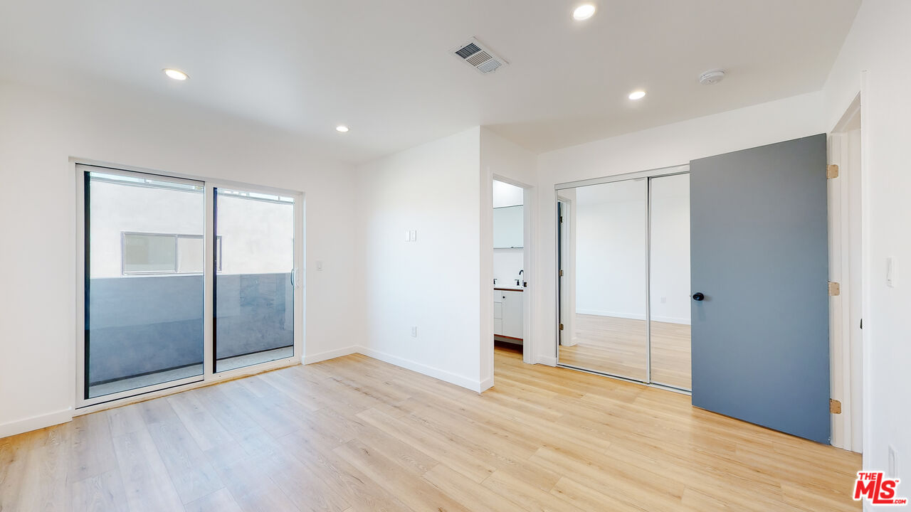 2331 Hauser Boulevard Los Angeles, CA 90016 - Photo 22 of 36