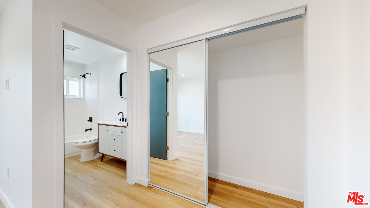 2331 Hauser Boulevard Los Angeles, CA 90016 - Photo 24 of 36