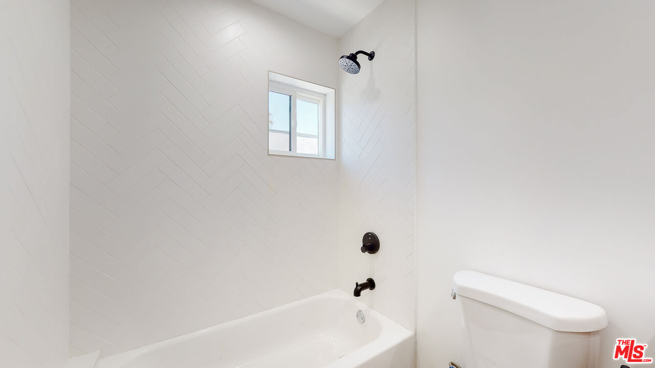 2331 Hauser Boulevard Los Angeles, CA 90016 - Photo 26 of 36