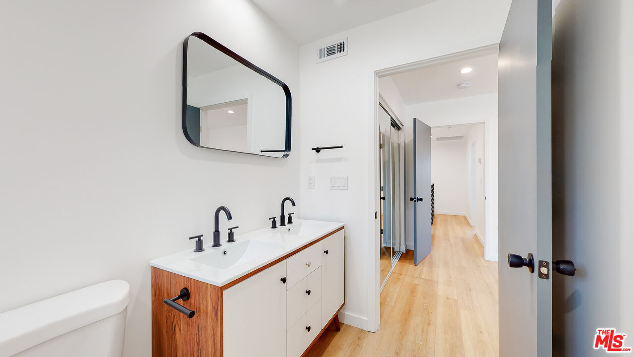 2331 Hauser Boulevard Los Angeles, CA 90016 - Photo 27 of 36