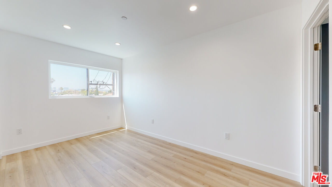 2331 Hauser Boulevard Los Angeles, CA 90016 - Photo 28 of 36