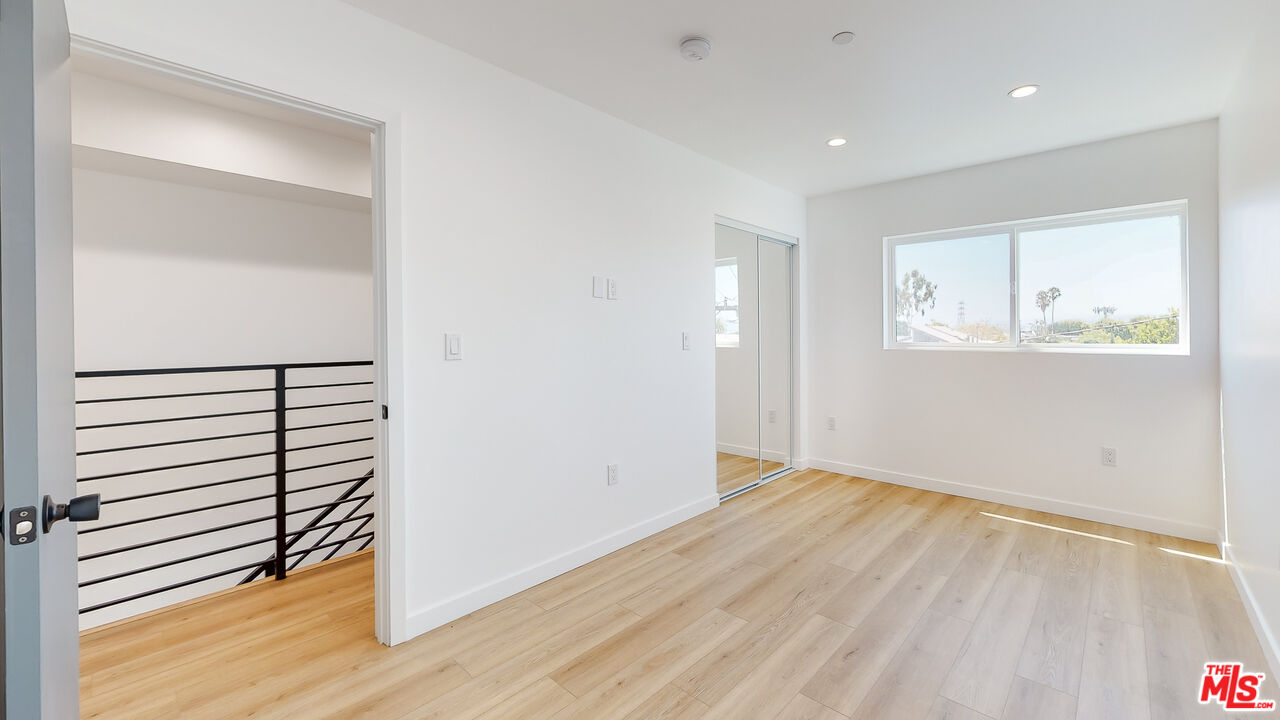2331 Hauser Boulevard Los Angeles, CA 90016 - Photo 29 of 36