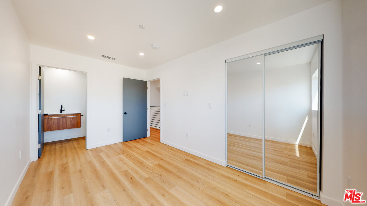 2331 Hauser Boulevard Los Angeles, CA 90016 - Photo 30 of 36