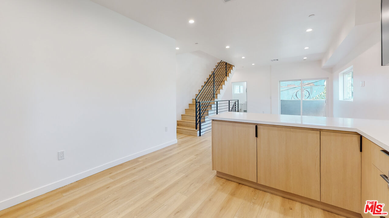 2331 Hauser Boulevard Los Angeles, CA 90016 - Photo 3 of 36