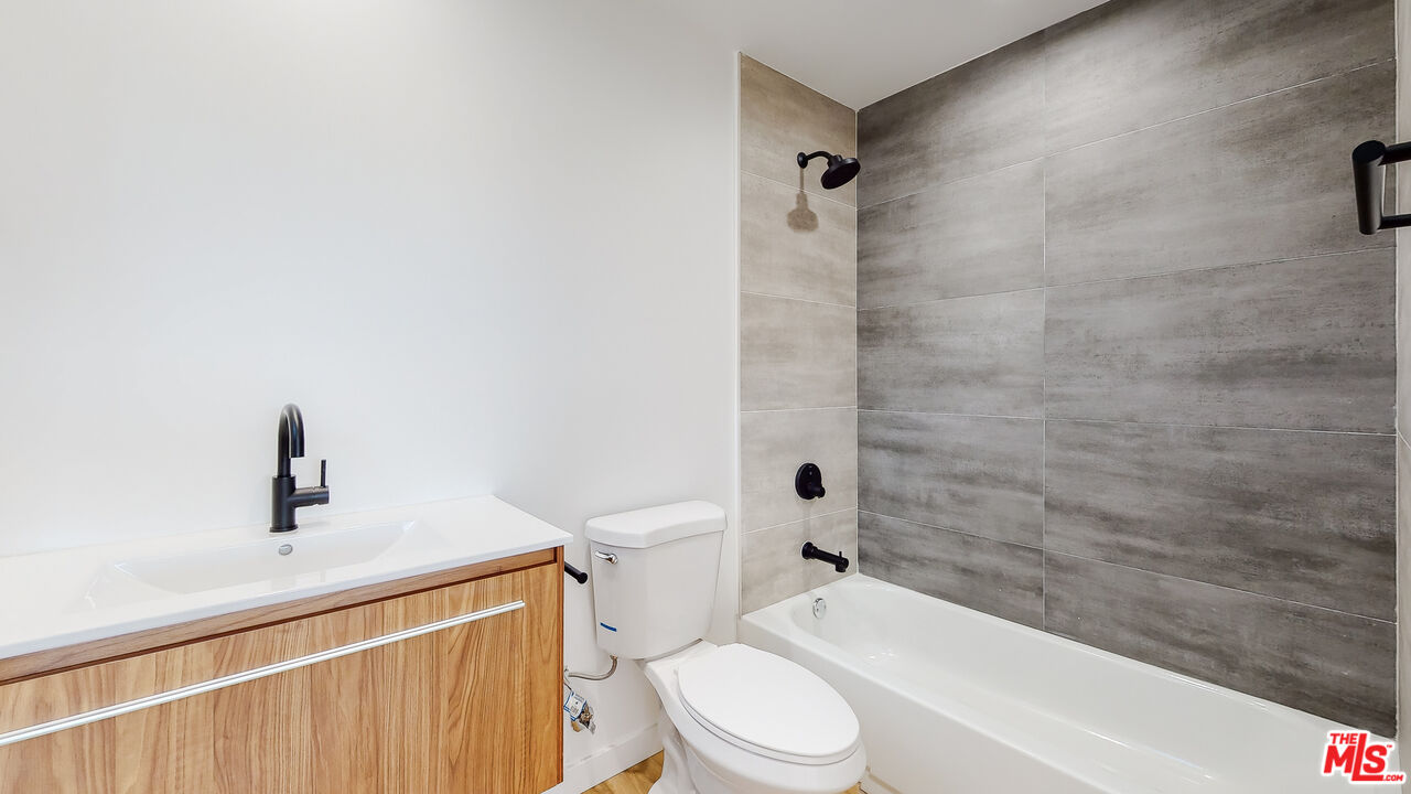 2331 Hauser Boulevard Los Angeles, CA 90016 - Photo 31 of 36