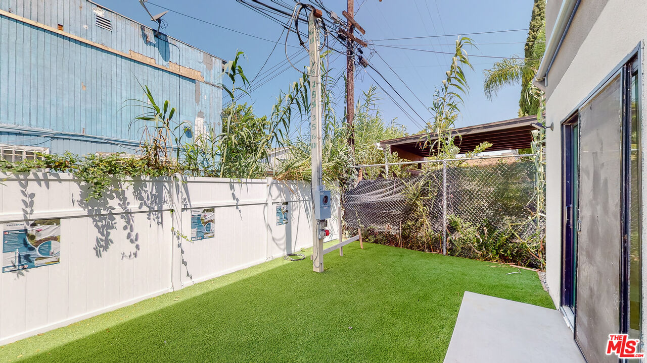 2331 Hauser Boulevard Los Angeles, CA 90016 - Photo 34 of 36
