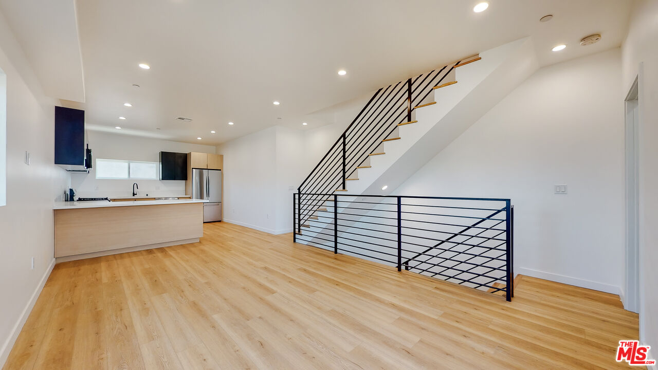 2331 Hauser Boulevard Los Angeles, CA 90016 - Photo 5 of 36