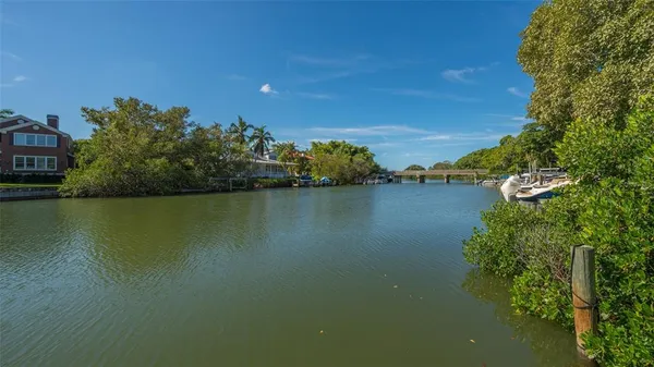 $8,000 | 847 Hudson Avenue, Sarasota, FL 34236