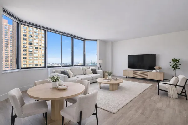 $6,500 | 1735 York Avenue, Unit 33H | Upper East Side
