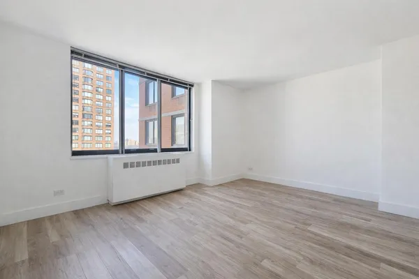 $6,500 | 1735 York Avenue, Unit 33H | Upper East Side