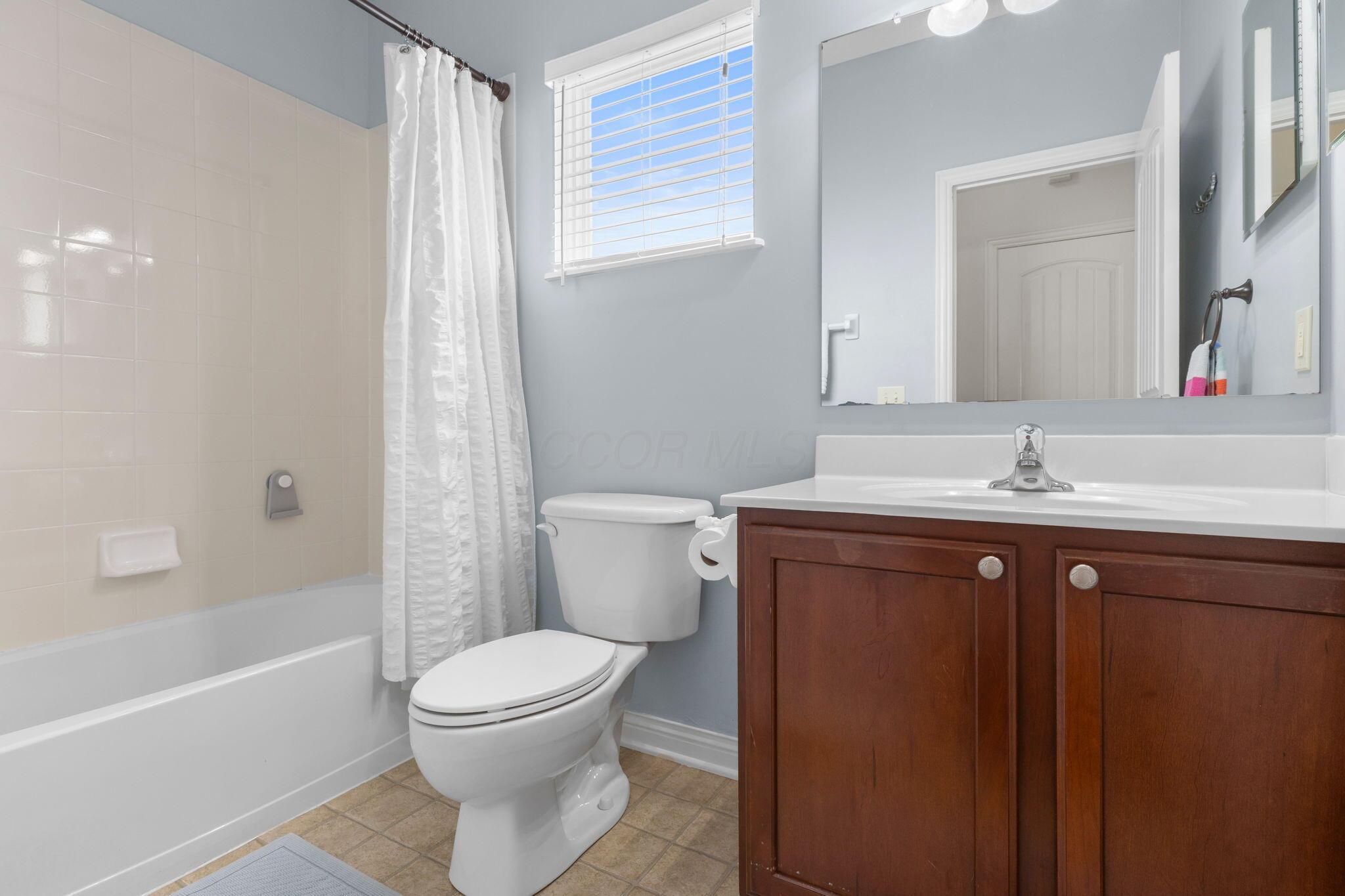 5658 Wexler Road Dublin, OH 43016 - Photo 36 of 54 Upper Hall Bathroom