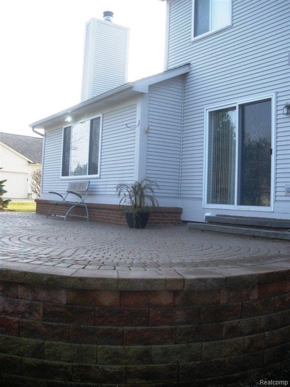 950 Ridgeview Circle Lake Orion, MI 48362 - Photo 6 of 24 raised patio