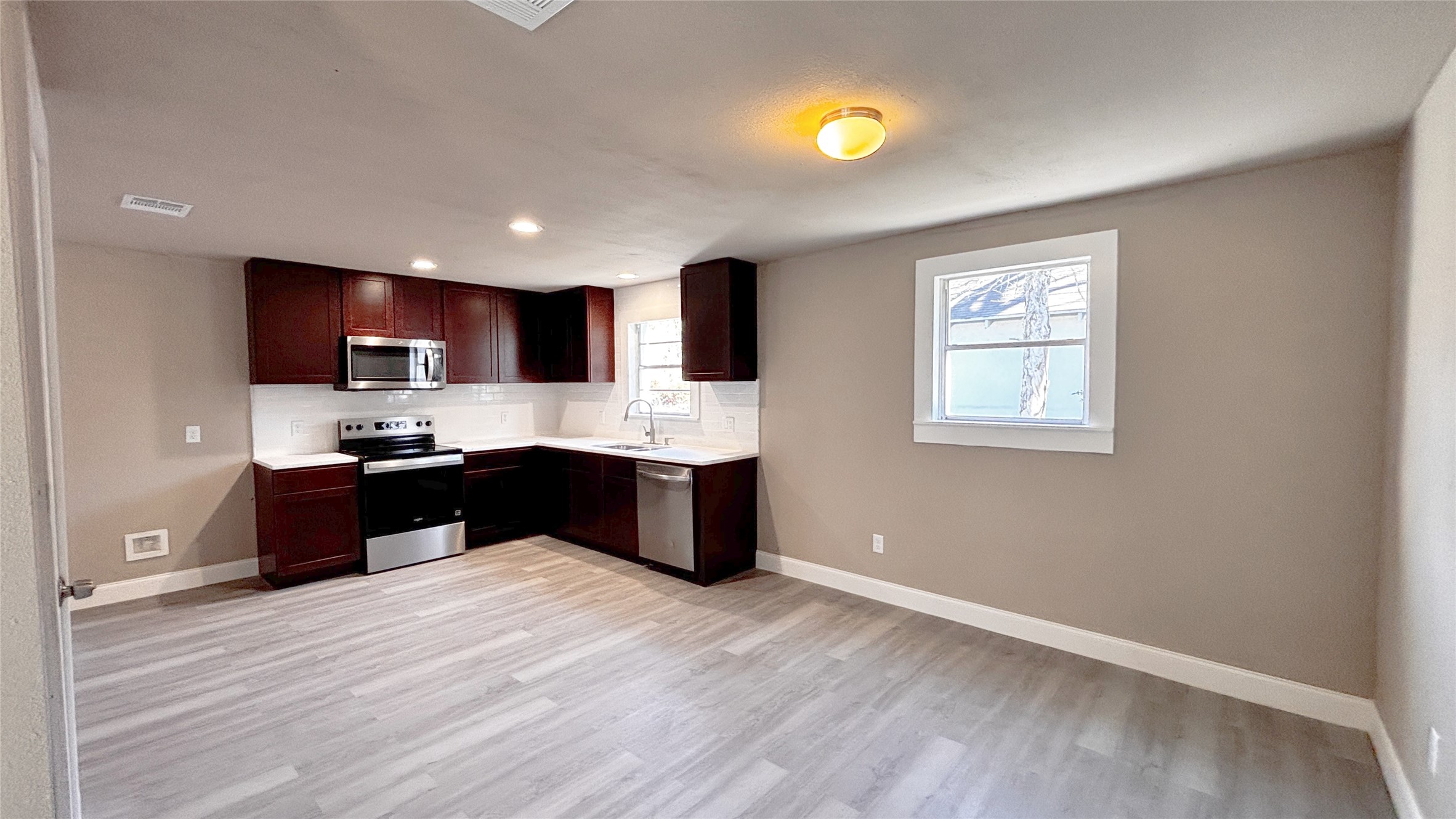 3930 Hartel Street Beaumont, TX 77705 - Photo 5 of 25