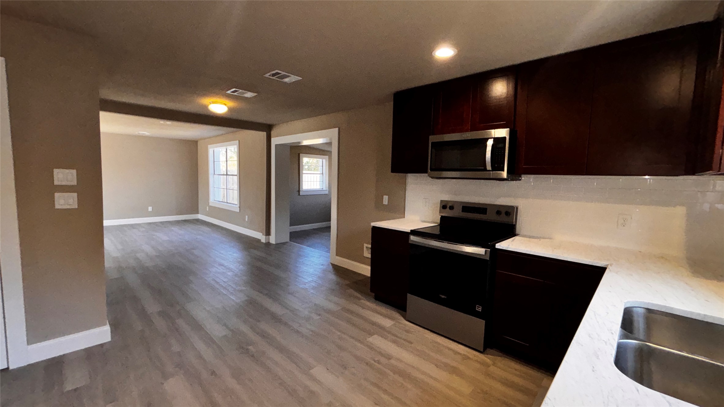 3930 Hartel Street Beaumont, TX 77705 - Photo 6 of 25