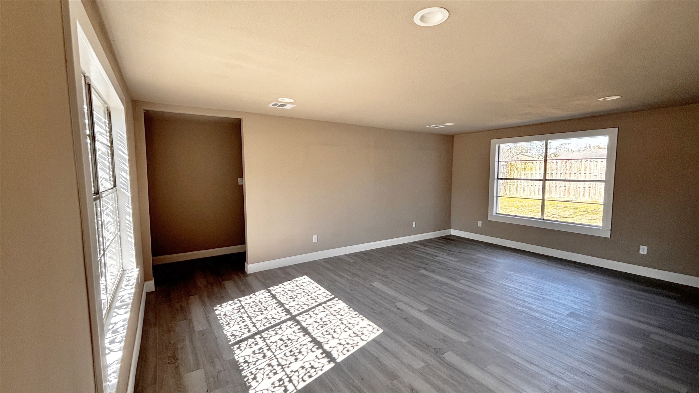 3930 Hartel Street Beaumont, TX 77705 - Photo 9 of 25 Living room